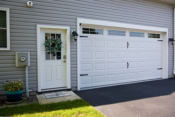 24/7 Emergency Garage Door Panel Replacement experts in Houston, MO